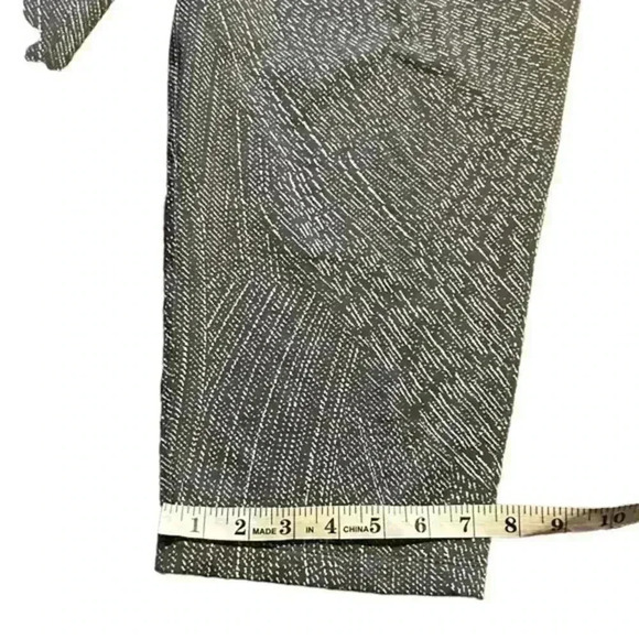 Women’s Lululemon Gray‎ patterned High Waisted Relaxed Crop pants Capris, Sz 10 - Picture 7 of 10